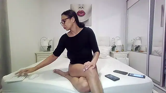 Snapshot of alisonya1 chatting on 02-04-26, 05:24 alisonya1 online show from 02-04-26, 05:24