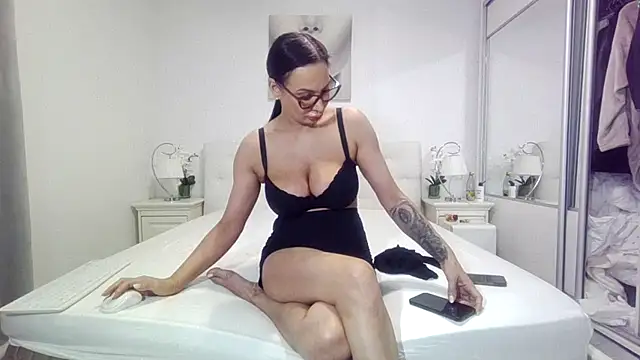 Snapshot of alisonya1 chatting on 02-10-26, 05:44 alisonya1 online show from 02-10-26, 05:44