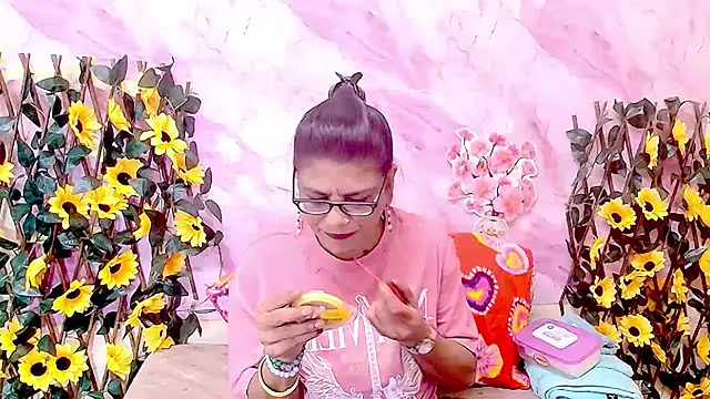 IndianAllure online show from 12-22-25, 05:37