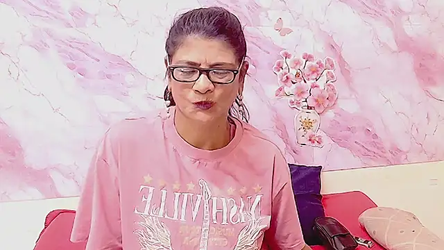 Snapshot of IndianAllure chatting on 02-09-26, 05:44 IndianAllure online show from 02-09-26, 05:44