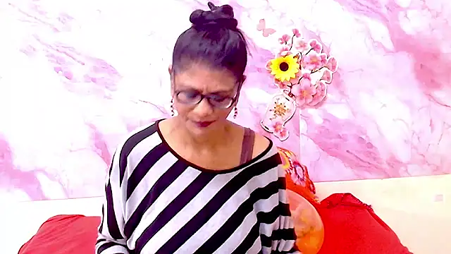 Snapshot of IndianAllure chatting on 02-17-26, 05:48 IndianAllure online show from 02-17-26, 05:48