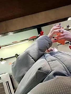 Frost foxy online show from 12-14-24, 05:29