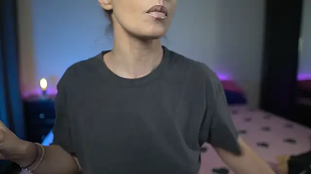 TiffanyPierce online show from 11-30-25, 09:19