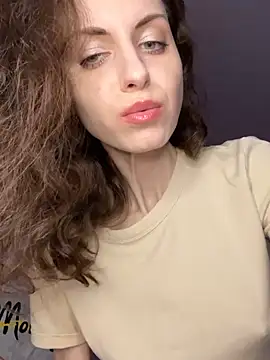Snapshot of MissAnuta chatting on 07-18-26, 12:04 MissAnuta online show from 07-18-26, 12:04