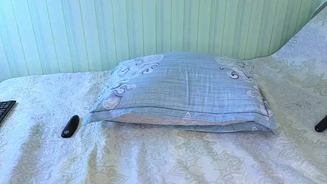  Lily  online show from 02-04-25, 11:16