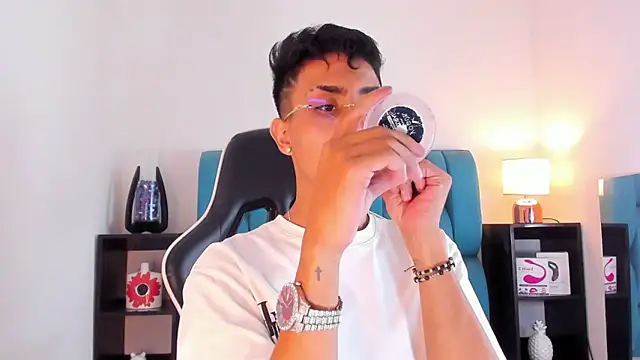 Snapshot of AlanNaughty chatting on 01-24-25, 07:30 AlanNaughty online show from 01-24-25, 07:30