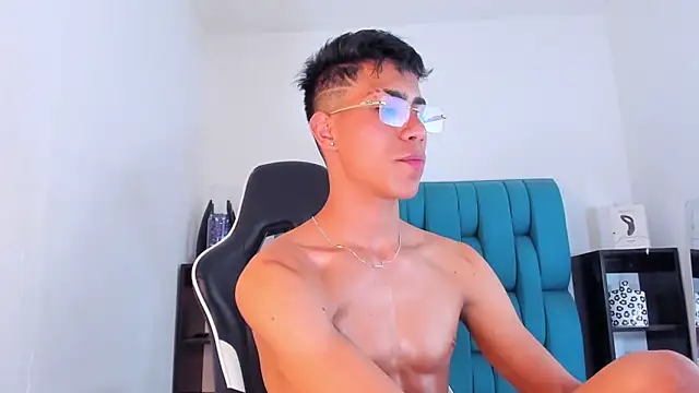 Snapshot of AlanNaughty chatting on 01-29-25, 11:56 AlanNaughty online show from 01-29-25, 11:56