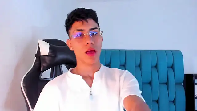 Snapshot of AlanNaughty chatting on 02-10-25, 08:42 AlanNaughty online show from 02-10-25, 08:42