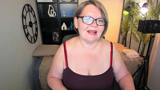 Snapshot of Shannonshine chatting on 06-08-26, 01:22 Shannonshine online show from 06-08-26, 01:22