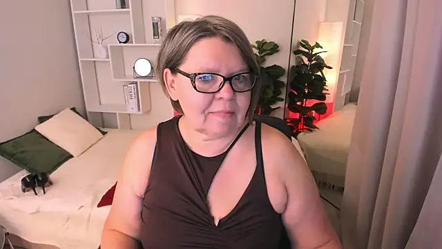 Snapshot of Shannonshine chatting on 06-12-26, 08:13 Shannonshine online show from 06-12-26, 08:13
