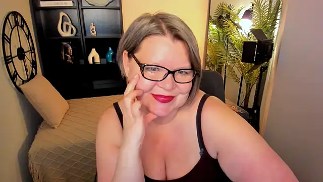 Snapshot of Shannonshine chatting on 06-18-26, 01:37 Shannonshine online show from 06-18-26, 01:37