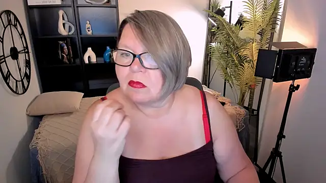 Snapshot of Shannonshine chatting on 07-13-26, 11:13 Shannonshine online show from 07-13-26, 11:13