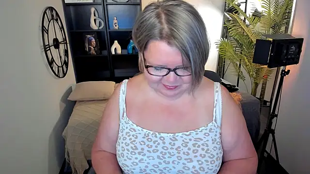 Snapshot of Shannonshine chatting on 07-14-26, 05:12 Shannonshine online show from 07-14-26, 05:12