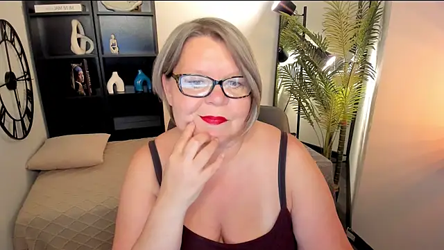 Snapshot of Shannonshine chatting on 07-16-26, 02:01 Shannonshine online show from 07-16-26, 02:01