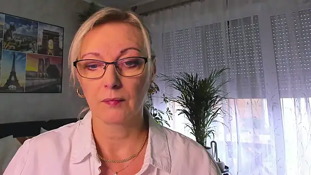 vanessa chat online show from 10-14-25, 01:23