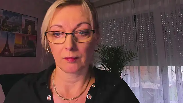 vanessa chat online show from 10-27-25, 02:32