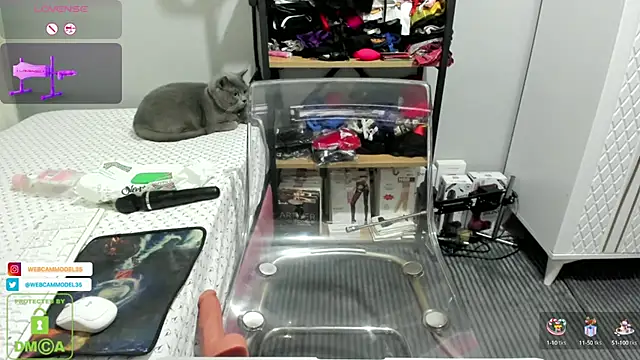 Snapshot of bisexyelizz chatting on 03-22-25, 10:37 bisexyelizz online show from 03-22-25, 10:37