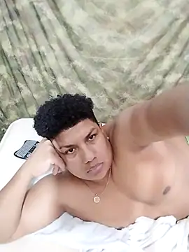 Snapshot of Malo666howard chatting on 09-27-25, 12:48 Malo666howard online show from 09-27-25, 12:48