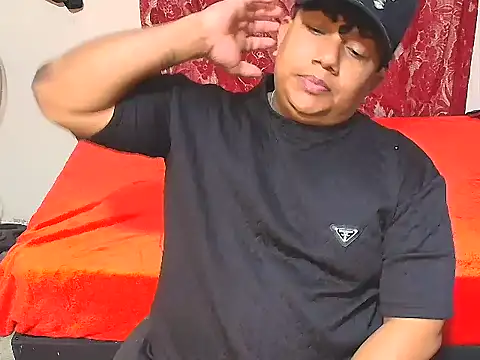 Snapshot of Malo666howard chatting on 02-17-26, 12:34 Malo666howard online show from 02-17-26, 12:34