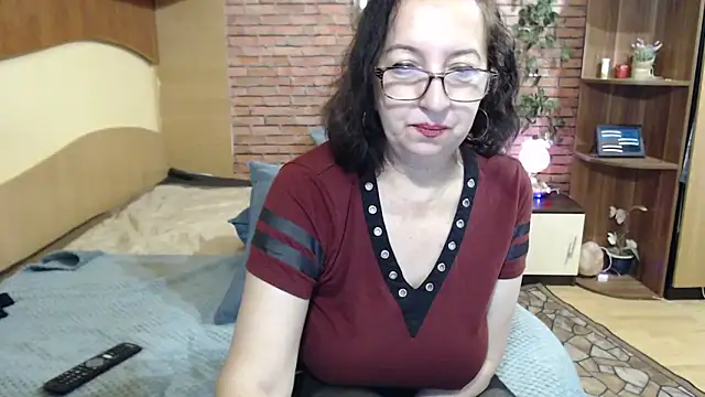 EvelyneFlirtyMilf online show from 03-02-26, 05:19