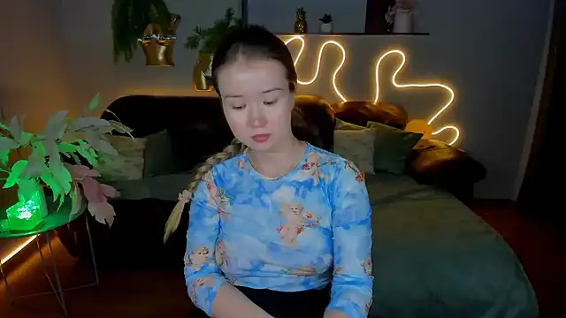 Snapshot of PollyOcean chatting on 12-15-24, 02:16 PollyOcean online show from 12-15-24, 02:16