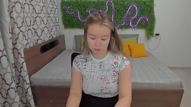 Snapshot of PollyOcean chatting on 01-15-25, 10:49 PollyOcean online show from 01-15-25, 10:49