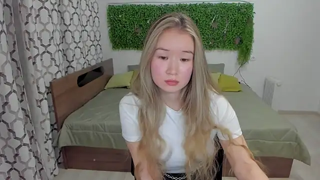 Snapshot of PollyOcean chatting on 02-07-25, 12:17 PollyOcean online show from 02-07-25, 12:17