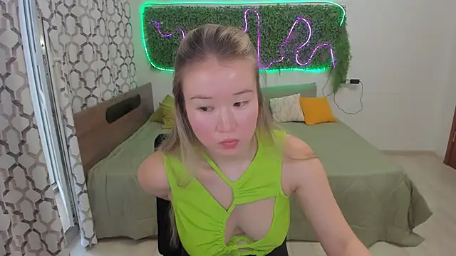 Snapshot of PollyOcean chatting on 03-14-25, 11:12 PollyOcean online show from 03-14-25, 11:12