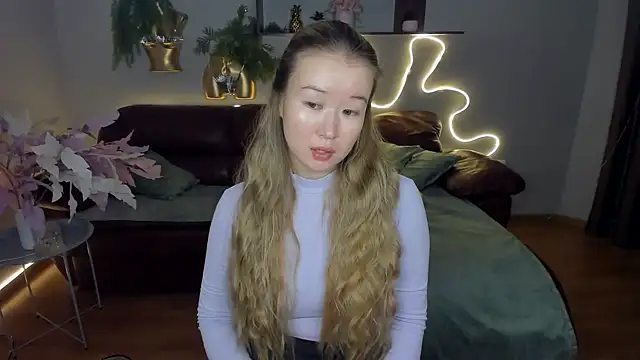 Snapshot of PollyOcean chatting on 03-19-25, 10:44 PollyOcean online show from 03-19-25, 10:44