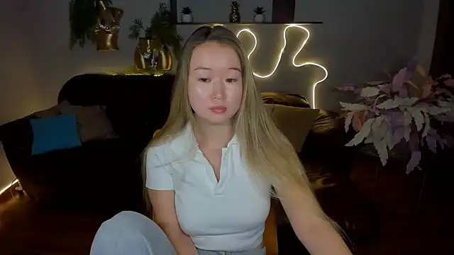 Snapshot of PollyOcean chatting on 09-15-25, 10:04 PollyOcean online show from 09-15-25, 10:04