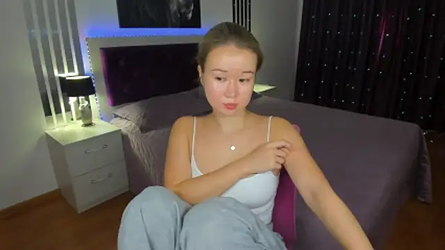 Snapshot of PollyOcean chatting on 10-25-25, 09:50 PollyOcean online show from 10-25-25, 09:50