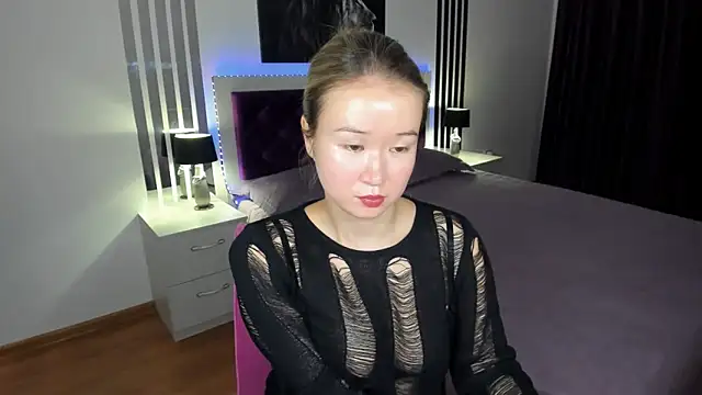 Snapshot of PollyOcean chatting on 10-31-25, 10:05 PollyOcean online show from 10-31-25, 10:05