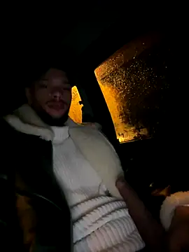 Snapshot of Lionayowe chatting on 10-30-25, 12:01 Lionayowe online show from 10-30-25, 12:01