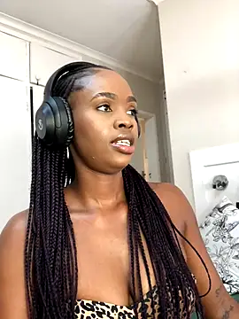 LuciousLips96 online show from 09-22-25, 09:33