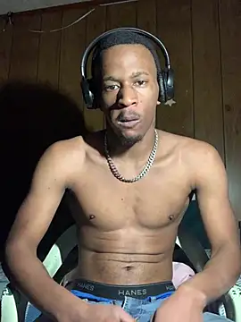 Snapshot of Tristris100 chatting on 12-13-24, 11:28 Tristris100 online show from 12-13-24, 11:28