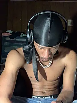 Snapshot of Tristris100 chatting on 12-19-24, 03:51 Tristris100 online show from 12-19-24, 03:51