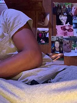 Snapshot of Tristris100 chatting on 02-04-25, 08:24 Tristris100 online show from 02-04-25, 08:24