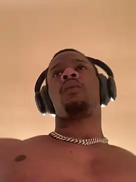 Snapshot of Tristris100 chatting on 02-08-25, 09:36 Tristris100 online show from 02-08-25, 09:36