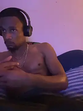 Snapshot of Tristris100 chatting on 10-16-25, 04:02 Tristris100 online show from 10-16-25, 04:02