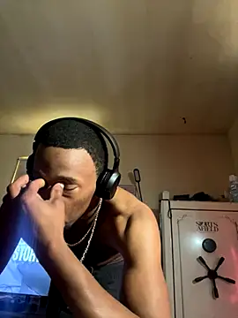 Snapshot of Tristris100 chatting on 10-30-25, 06:19 Tristris100 online show from 10-30-25, 06:19