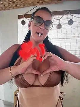 Snapshot of TiffanyRoxx chatting on 07-23-26, 10:57 TiffanyRoxx online show from 07-23-26, 10:57
