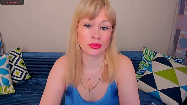 EllenMoore online show from 05-08-26, 03:12