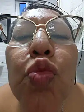 Snapshot of Brenda_Berck_ chatting on 06-16-26, 01:25 Brenda Berck online show from 06-16-26, 01:25
