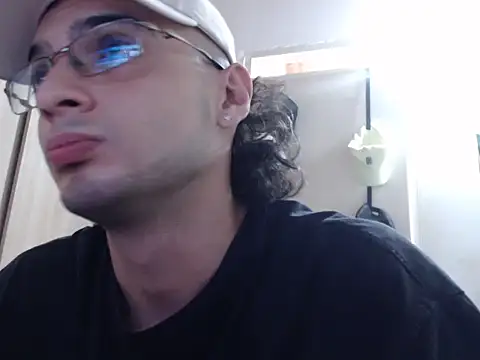 Snapshot of xZABLEYERx chatting on 01-09-26, 02:42 xZABLEYERx online show from 01-09-26, 02:42