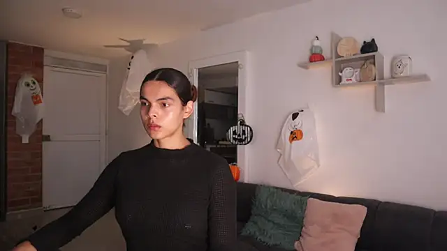 Snapshot of _Vahos_ chatting on 10-27-25, 06:56 Vahos online show from 10-27-25, 06:56