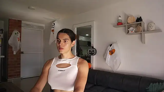 Snapshot of _Vahos_ chatting on 10-29-25, 05:25 Vahos online show from 10-29-25, 05:25