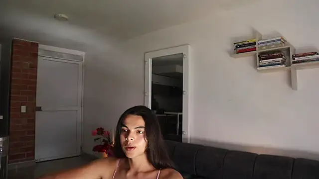 Snapshot of _Vahos_ chatting on 11-02-25, 05:15 Vahos online show from 11-02-25, 05:15