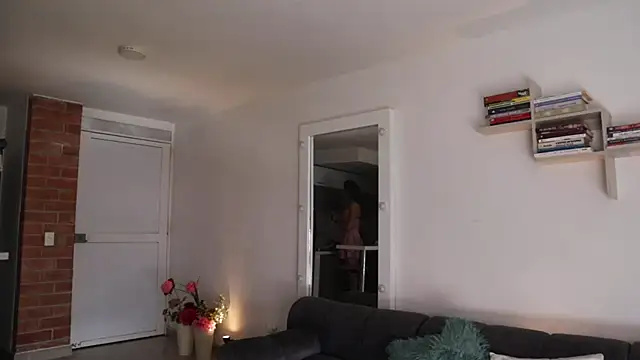 Snapshot of _Vahos_ chatting on 11-20-25, 05:12 Vahos online show from 11-20-25, 05:12