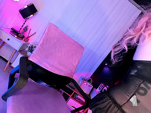 Snapshot of YOURGODDESSMONICA chatting on 11-14-25, 06:01 YOURGODDESSMONICA online show from 11-14-25, 06:01