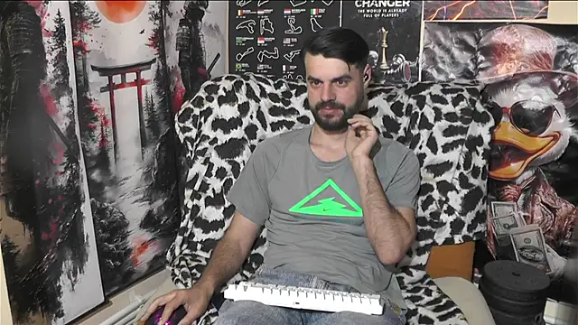 Snapshot of 00george chatting on 04-24-26, 07:11 00george online show from 04-24-26, 07:11